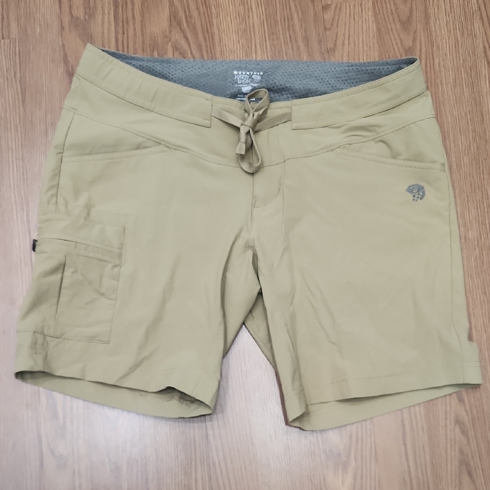 Mountain Hardwear Tan Cargo Shorts Relaxed Fit